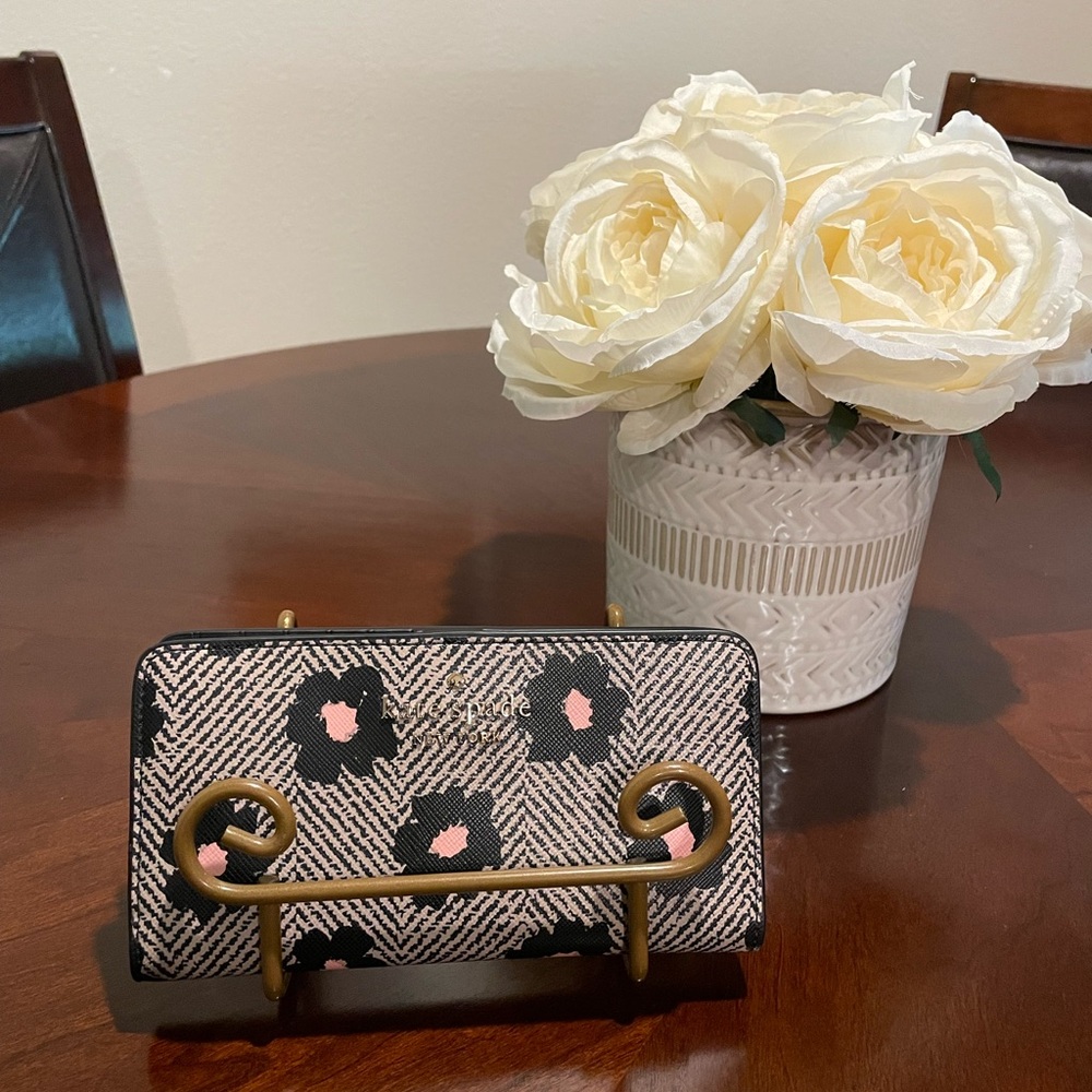 Kate Spade Slim Wallet NWOT